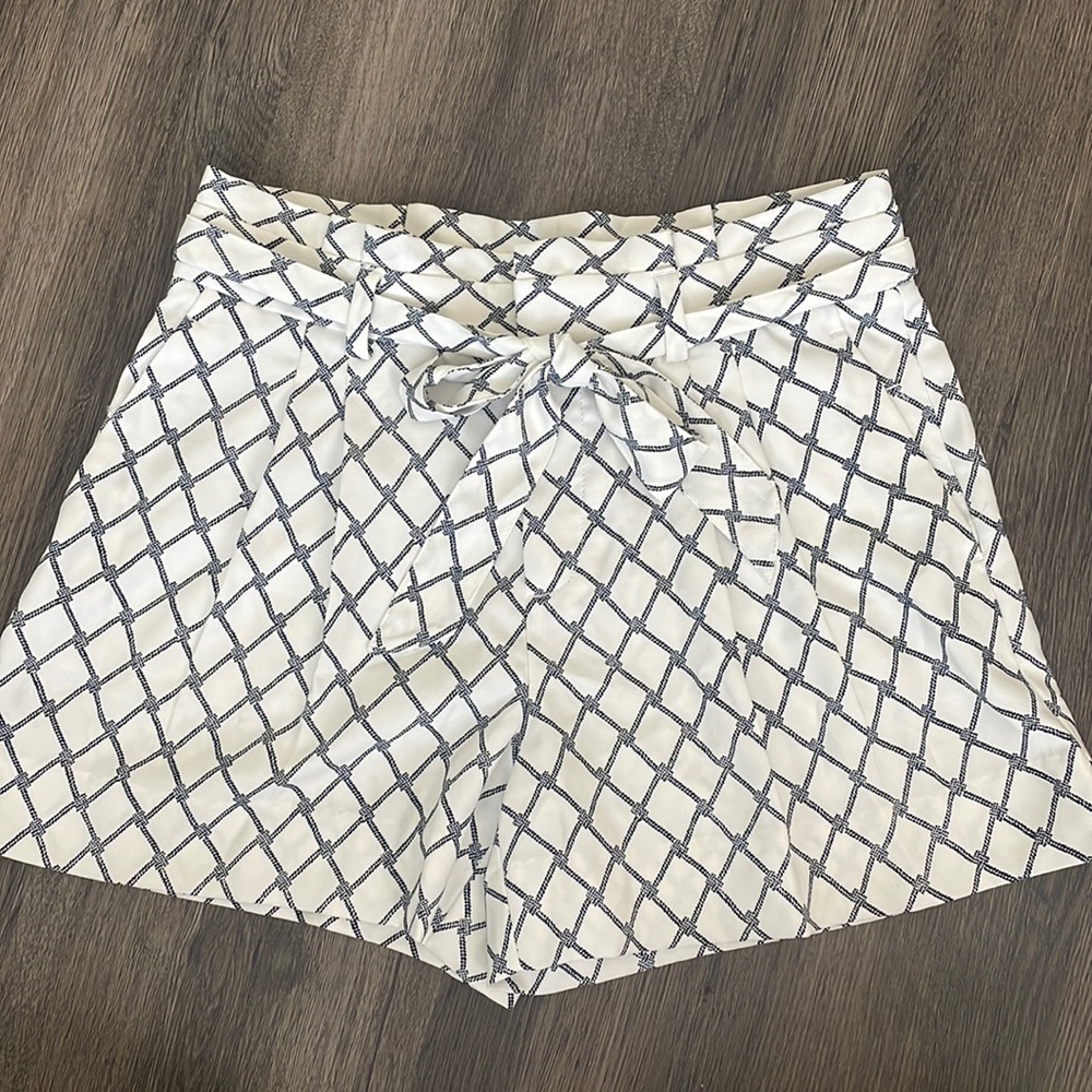 Banana Republic Tailored Paper Bag Waste High Waist Shorts (Size 4)